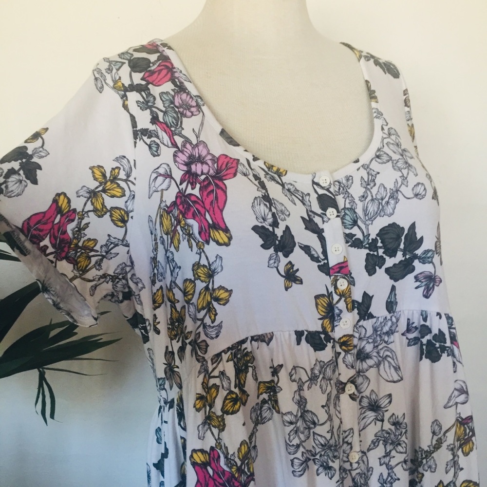 🎈Torrid Floral Button down Blouse - Picture 2 of 6